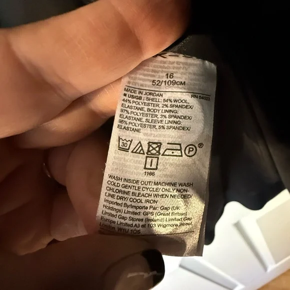 Women's Black Blazer by Banana Republic - Picture 6 of 6